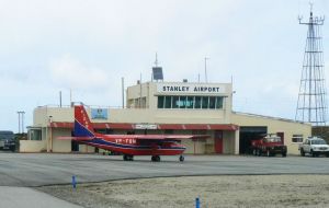 El aeropuerto de Stanley, a poco de la capital de las Falklands