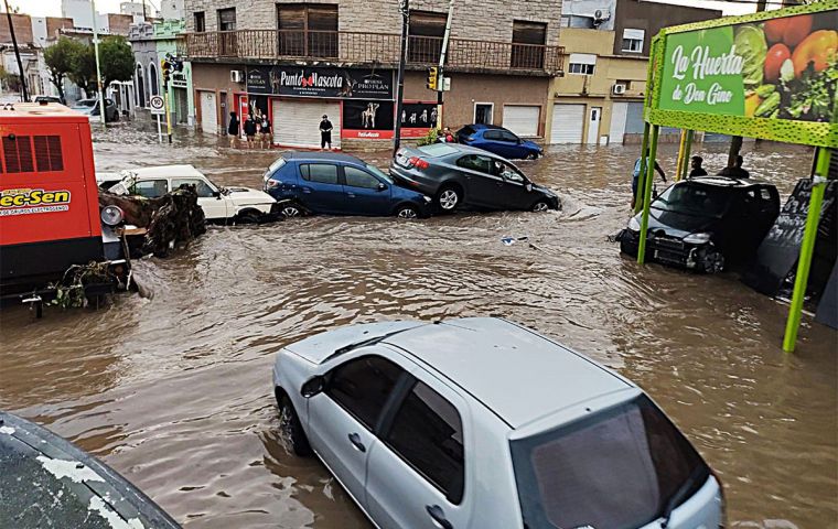 La cercana Base Naval de Puerto Belgrano fue habilitada como centro de evacuados, anunció la Presidencia