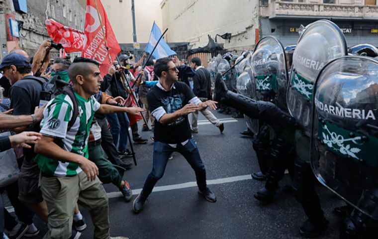 Un fotógrafo se encontraba en estado crítico como consecuencia de los enfrentamientos