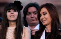 Las sanciones también se aplican al exministro de Planificación Julio de Vido, al actual diputado Máximo Kirchner y a su hermana Florencia Kirchner