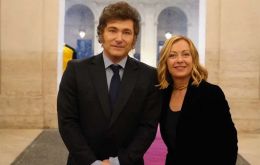 En los funerales del Papa, Milei almorzó con Meloni pero casi no tuvo contacto con ningún otro líder mundial excepto Macron