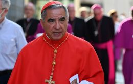 Becciu había dicho que participaría en el cónclave, pero ahora ha renunciado “por el bien de la Iglesia”