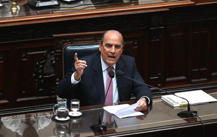 Francos también acusó al Congreso de querer “instalar un tribunal de medios”.