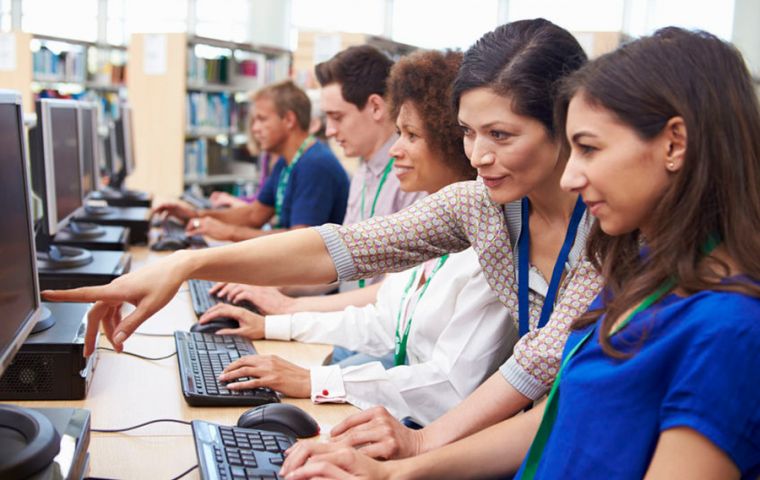 El 84% de los empleadores en América Latina y el Caribe planean invertir en la capacitación de su personal para responder a la creciente demanda de roles tecnológicos

