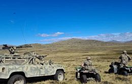 Elementos de FIDF de maniobras en los campos despejados y rocosos de las Falklands