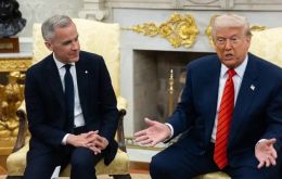 Algunos lugares como el Palacio de Buckingham simplemente no están en venta, le dijo Carney a Trump. “Nunca digas nunca”, respondió el líder republicano