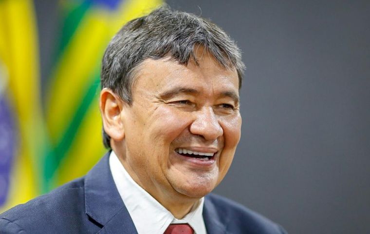 Se han cancelado unos 4,1 millones de beneficios fraudulentos, lo que supone un ahorro anual para Brasil de R$ 34.000 millones (US$ 5.900 millones), explicó Dias