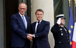 Sin embargo, Macron insistió en que París no lo firmaría tal como está