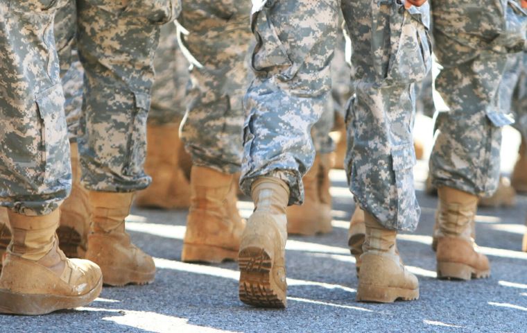 La disforia de género es médicamente incompatible con los estándares necesarios para el servicio militar, argumentaron las autoridades