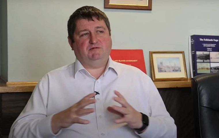 El legislador MLA Mark Pollard hizo los anuncios sobre decisiones inminentes sobre el futuro puerto