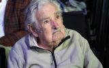El actual presidente uruguayo, Yamandú Orsi, confirmó el deterioro de la salud de Mujica tras visitarlo el viernes. “Está muy mal”, dijo Orsi a la prensa.