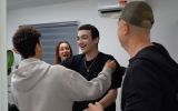 Alexander fue entregado al CICR y se sometió a un chequeo médico antes de reunirse con su familia