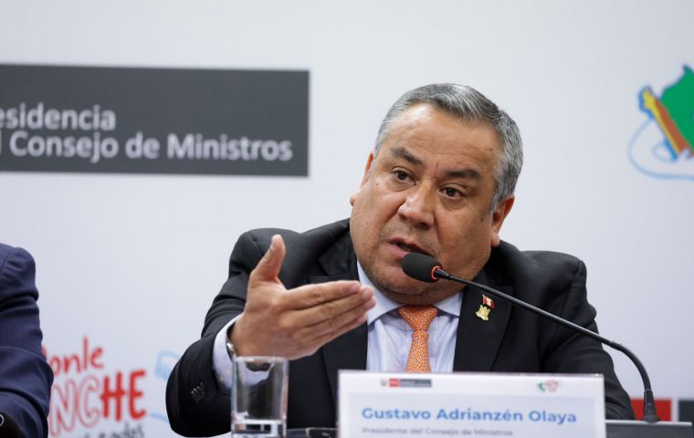 Con su renuncia, Adrianzén neutralizó una moción de censura en su contra