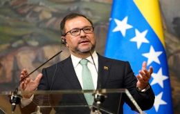 Yvan Gil  atribuyó los presuntos incidentes a “propaganda barata diseñada en los laboratorios del Comando Sur de EE. UU.”