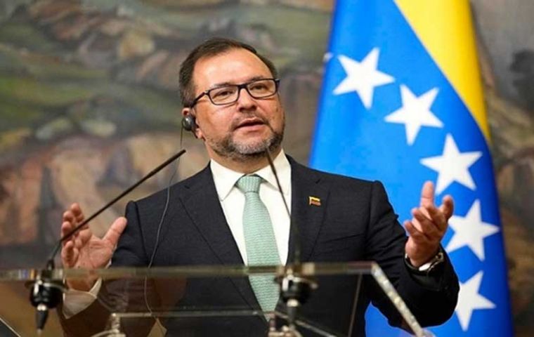 Yvan Gil  atribuyó los presuntos incidentes a “propaganda barata diseñada en los laboratorios del Comando Sur de EE. UU.”