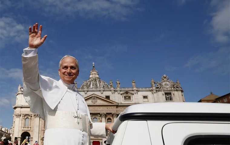 El nuevo Papa tiene doble nacionalidad, peruana y estadounidense