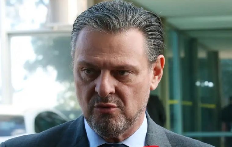 Si en 28 días no hay más casos, podremos volver a estar libres de gripe aviar, explicó Fávaro