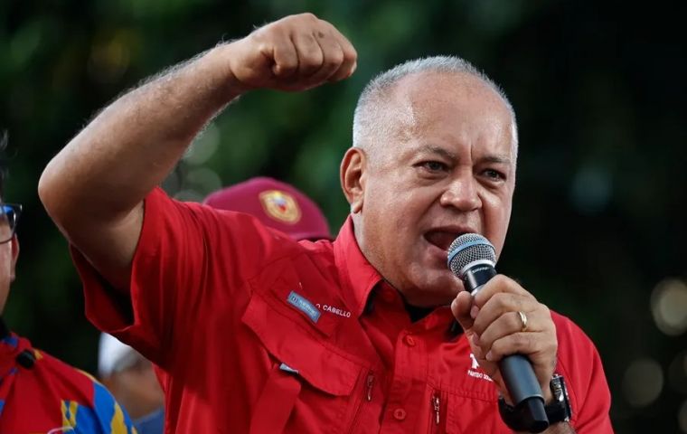 Cabello ordenó la suspensión de todos los vuelos desde Colombia, alegando que terroristas ingresaban como turistas