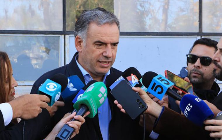 “Condeno toda forma de violencia,” insistió Orsi