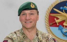 El Tte General Charles Strickland 