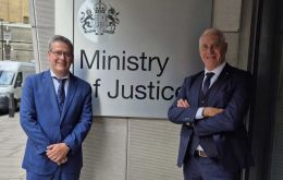 El Prosecretario de Presidencia Jorge Díaz y el Ministro del Interior Carlos Nego el mes pasado se reunieron con autoridades del gobierno británico y académicos