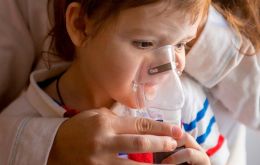 A nivel mundial, los casos también están aumentando, con una notable disminución en las tasas de vacunación infantil que contribuye a la tendencia