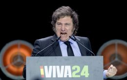 Egío insistió en que Milei debe ser detenido “en cuanto llegue al aeropuerto” y “hasta que devuelva todo lo que ha robado”