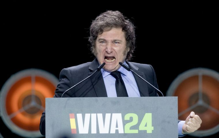 Egío insistió en que Milei debe ser detenido “en cuanto llegue al aeropuerto” y “hasta que devuelva todo lo que ha robado”