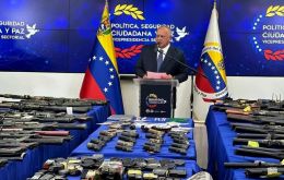 Cabello también mencionó preparativos paramilitares en Ecuador