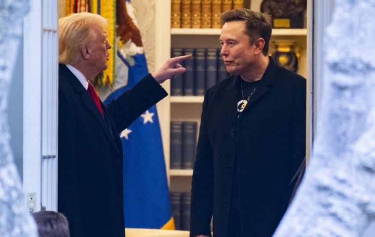 Musk sugirió crear un nuevo partido político, lo cual recibió un fuerte apoyo en una encuesta en línea