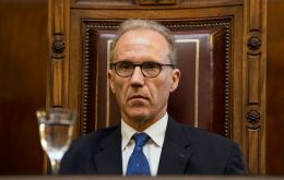 Los manifestantes también corearon que personajes como Rosenkrantz serían perseguidas dondequiera que fueran