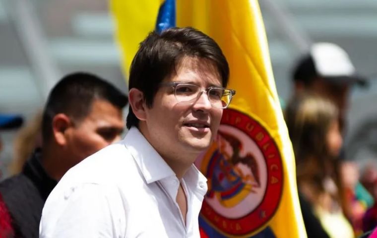 Se informó que el senador Uribe lucha por su vida