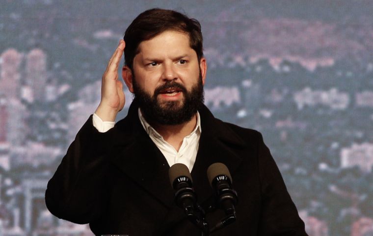 “Defenderemos el respeto al derecho internacional humanitario en todas las instancias”, argumentó Boric