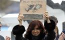 Su enfoque hacia las Falklands fue totalmente agresivo con una política permanente de acoso y desconocimiento del pueblo de las Falklands. Foto: JUAN MABROMATA/GETTY IMAGES