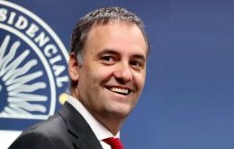 Esta medida se ajusta a la concepción de Estado de este Gobierno, explicó Adorni