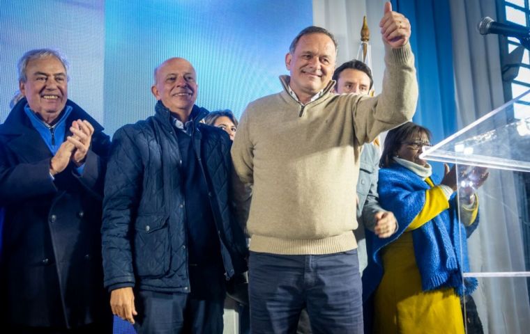 Delgado fue abucheado por muchos que lo culparon por la derrota electoral ante Orsi