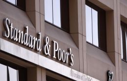 S&P no descartó nuevas rebajas en los próximos meses