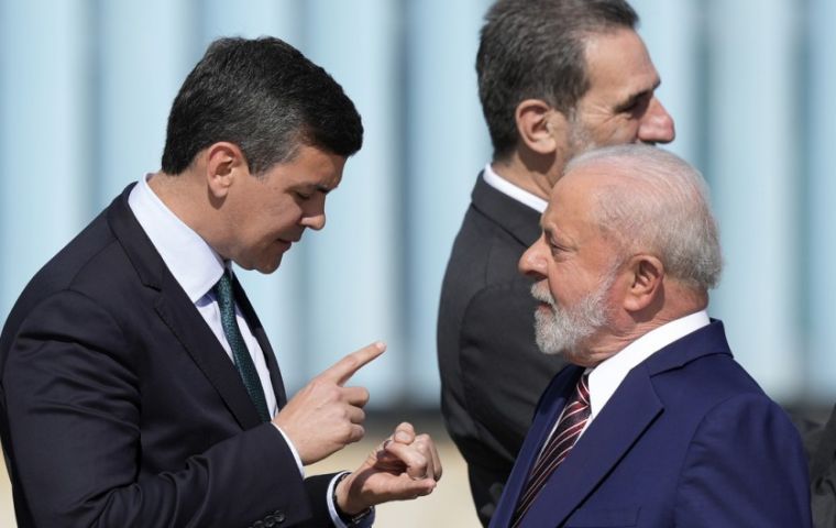 Ambos líderes también intercambiaron invitaciones para visitas recíprocas