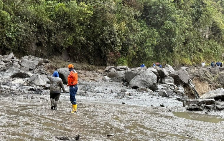 Una persona falleció y se suspendieron las exportaciones de petróleo