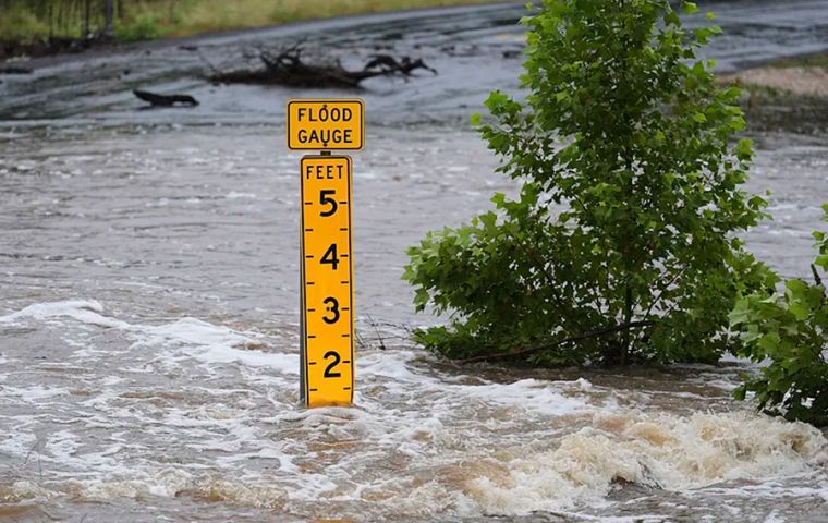 Los meteorólogos advierten que se esperan más lluvias en el centro de Texas
