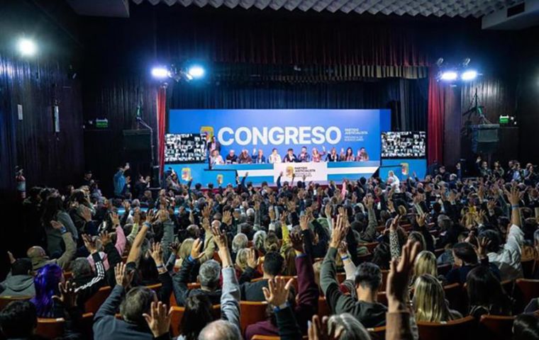 “La motosierra se está volviendo cada vez más despiadada”, advirtió Kicillof