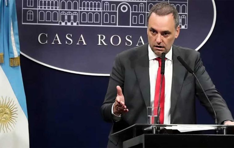 “Se ha declarado muerta la corrupción en las obras públicas”, dijo Adorni
