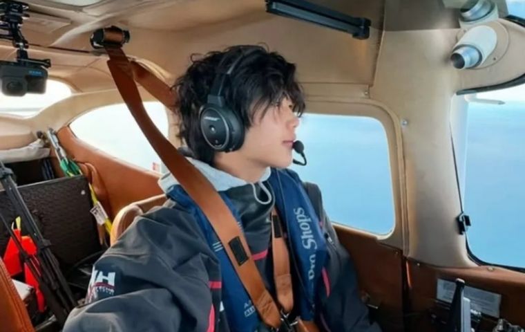 El joven piloto llevaba ya más de 140 días en su vuelo para recorrer los siete continentes y recaudar fondos destinados a la investigación contra el cáncer infantil.