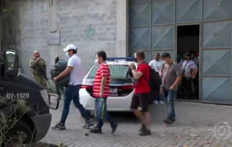 Los migrantes fueron traídos por tierra a través del estado de Paraná, fronterizo con Paraguay (Captura Red O' Globo)