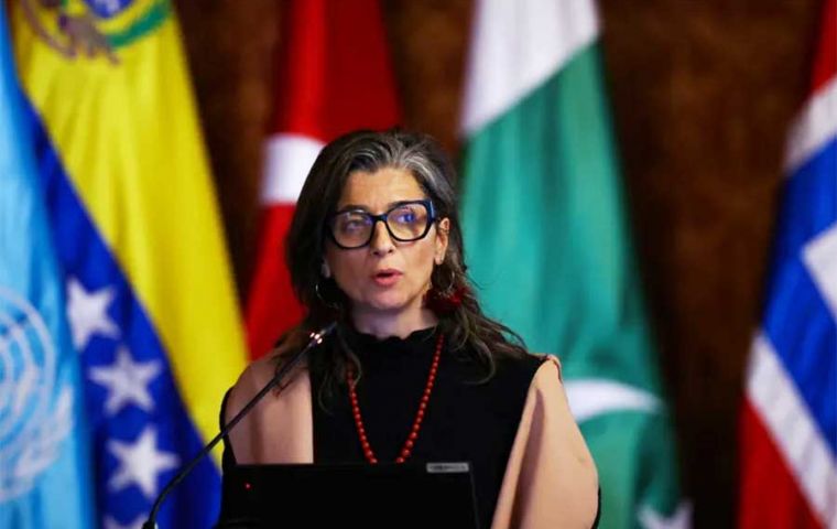 Albanese instó además a todos los países a “revisar y suspender de inmediato sus vínculos con el Estado de Israel”