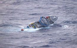 El Argos Georgia se escoró seriamente antes de naufragar (Foto RAF)