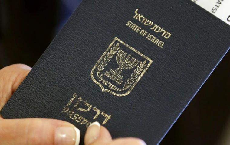 El individuo había llegado desde Brasil entre el 12 y el 13 de junio, y viajó desde Montevideo hacia El Salvador el día 14