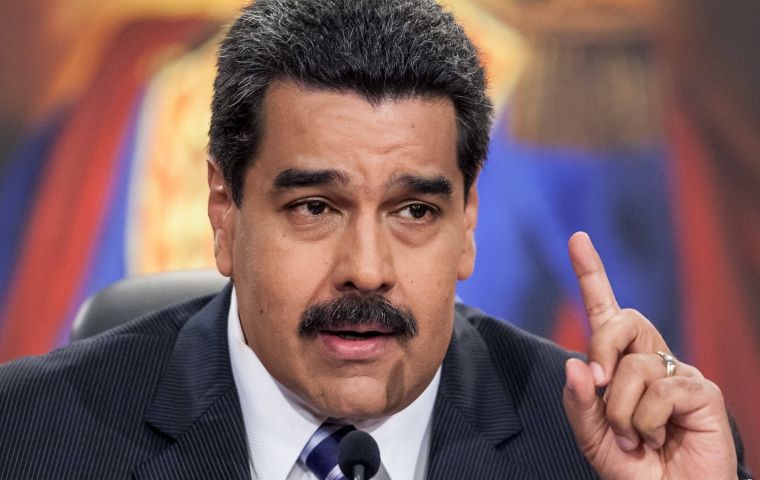 Esta medida surge tras la presentación de cargos penales contra Maduro y otros funcionarios venezolanos durante la anterior administración Trump