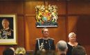 El Sr. Martin-Reynolds prestó juramento oficialmente esta mañana en la Sala del Tribunal y el Consejo