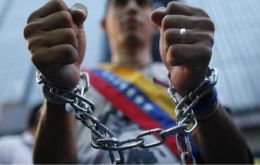 Molano instó a la cooperación internacional para presionar a la “dictadura de Maduro” a liberar a todos los presos políticos